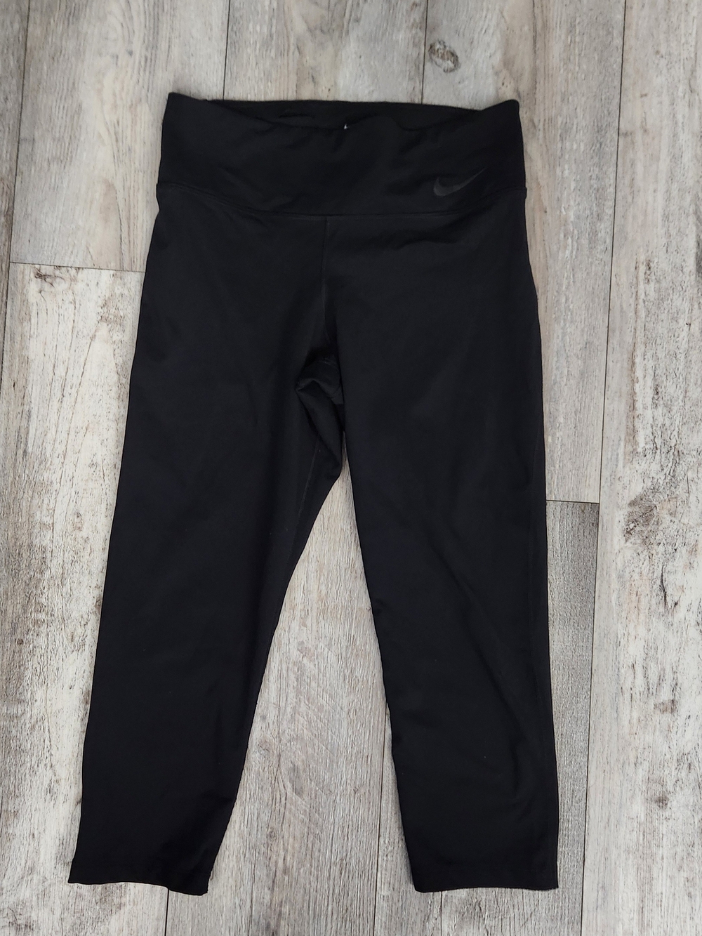 Nike Black Women's High-Waist Performance Capri Leggings